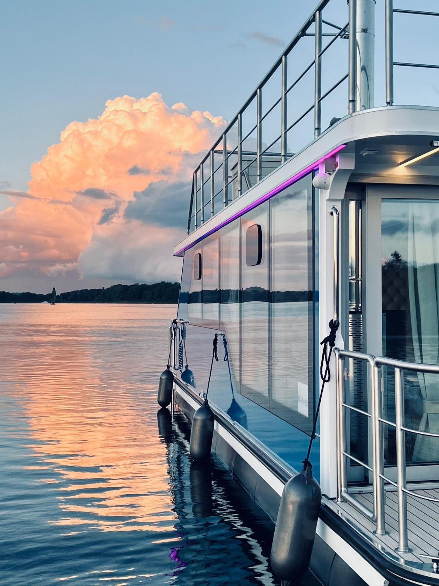 Отель Nena Hausboot Берлин Экстерьер фото